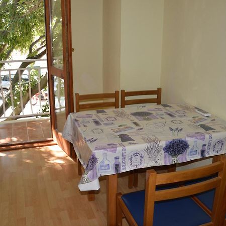 Apartmani Roko ดริเวนิก ภายนอก รูปภาพ