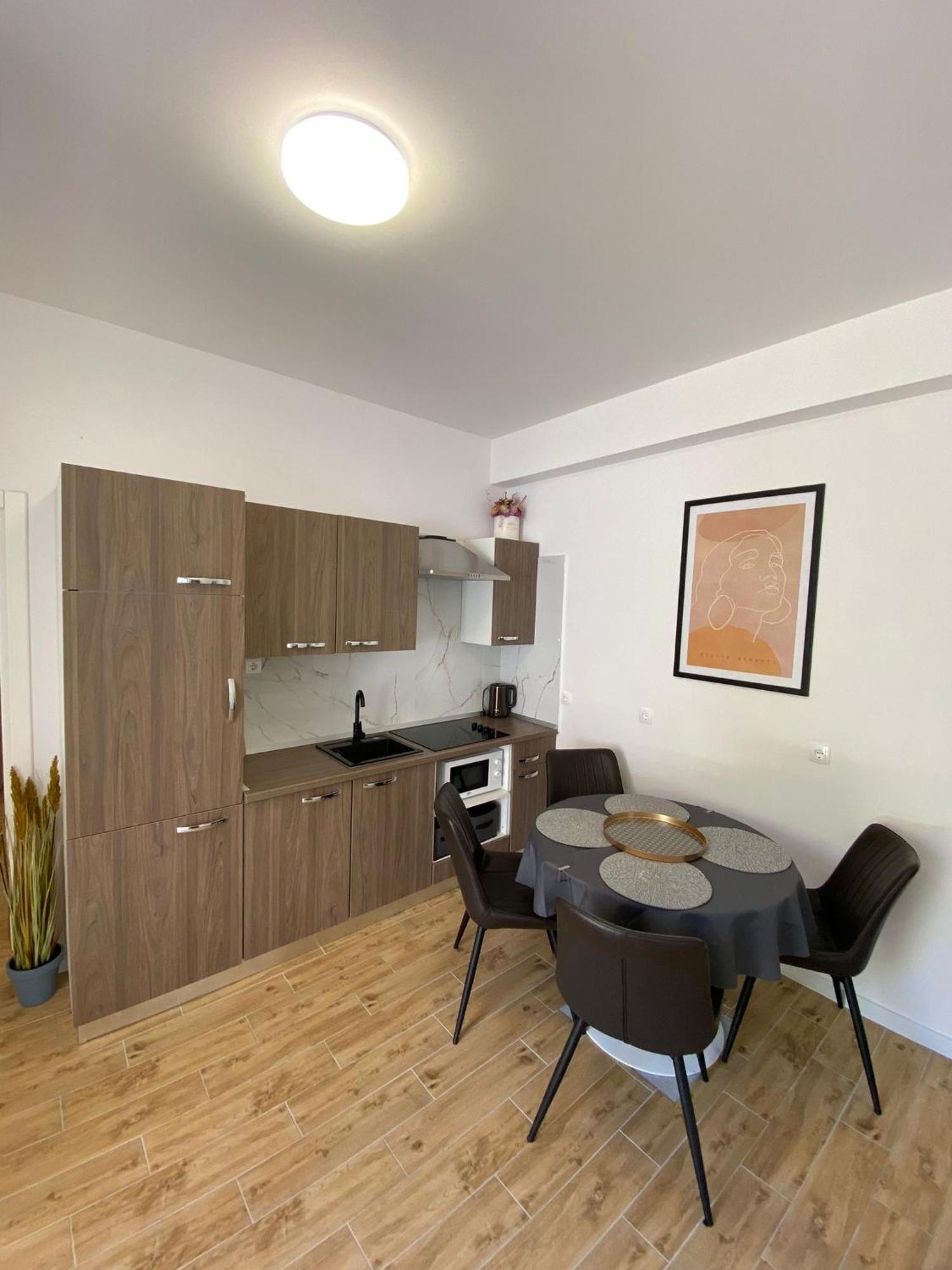 Apartmani Roko ดริเวนิก ภายนอก รูปภาพ