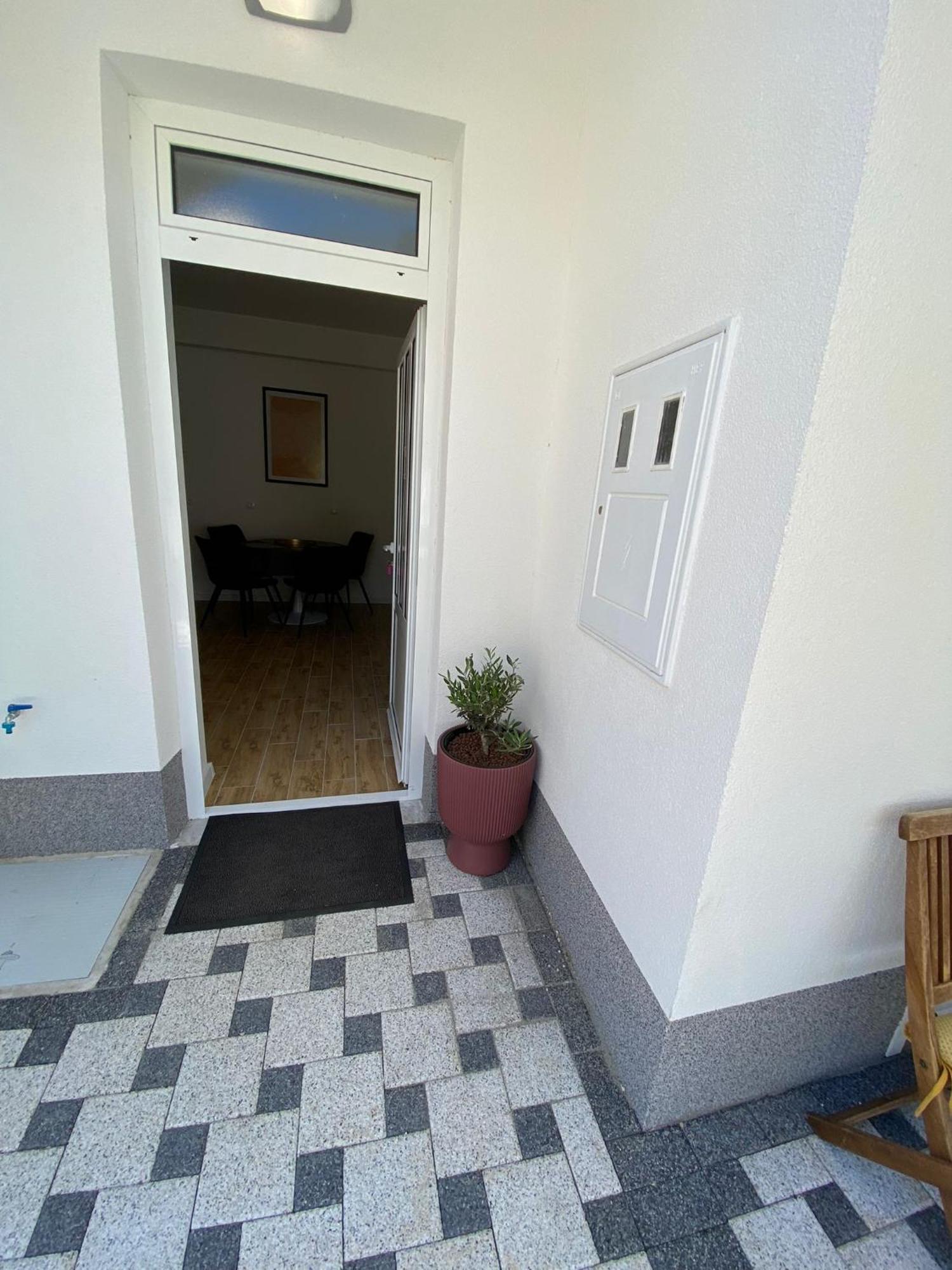 Apartmani Roko ดริเวนิก ภายนอก รูปภาพ