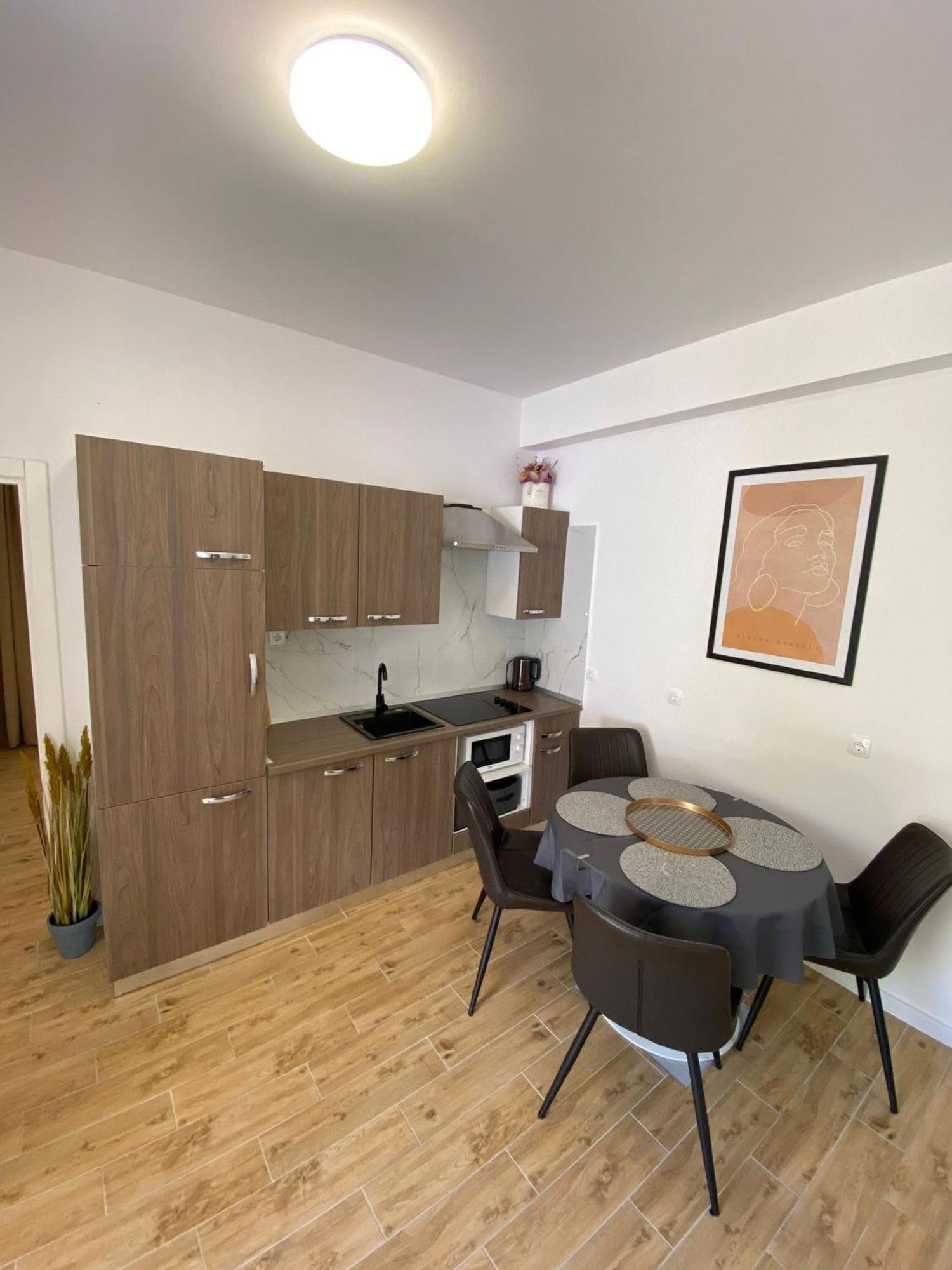Apartmani Roko ดริเวนิก ภายนอก รูปภาพ