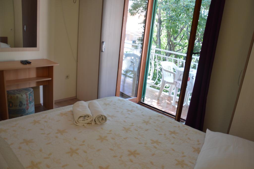 Apartmani Roko ดริเวนิก ภายนอก รูปภาพ