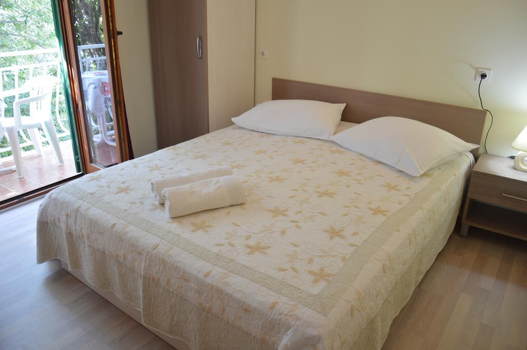 Apartmani Roko ดริเวนิก ภายนอก รูปภาพ