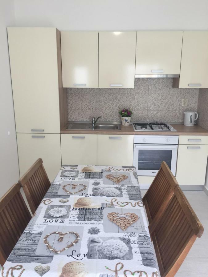 Apartmani Roko ดริเวนิก ภายนอก รูปภาพ
