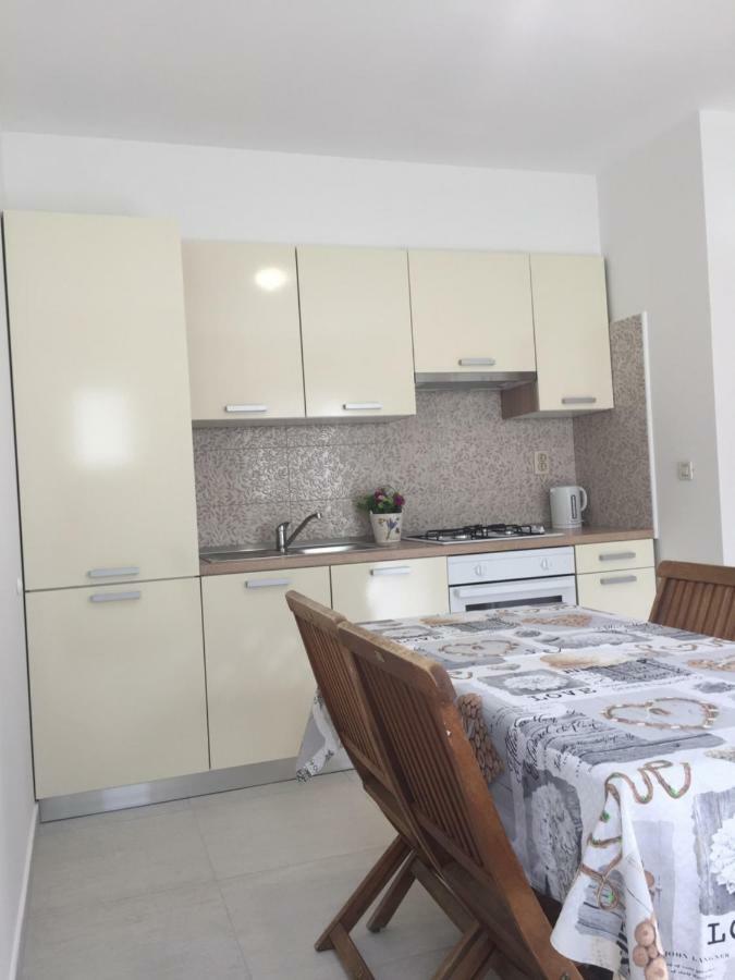 Apartmani Roko ดริเวนิก ภายนอก รูปภาพ