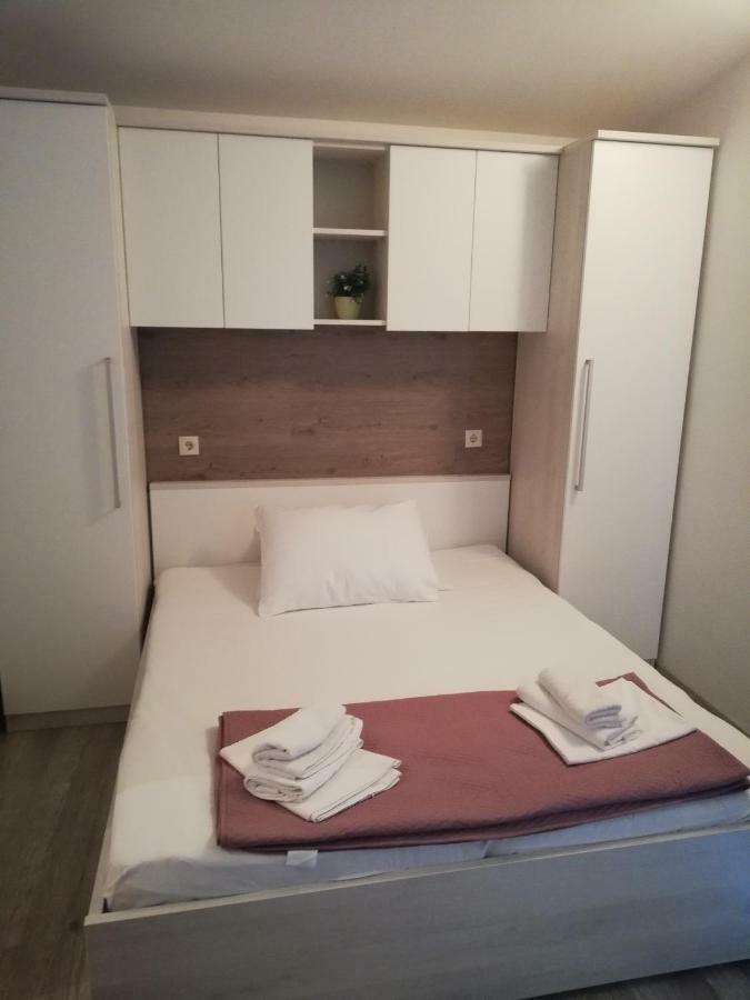 Apartmani Roko ดริเวนิก ภายนอก รูปภาพ