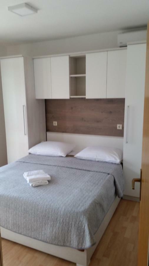 Apartmani Roko ดริเวนิก ภายนอก รูปภาพ