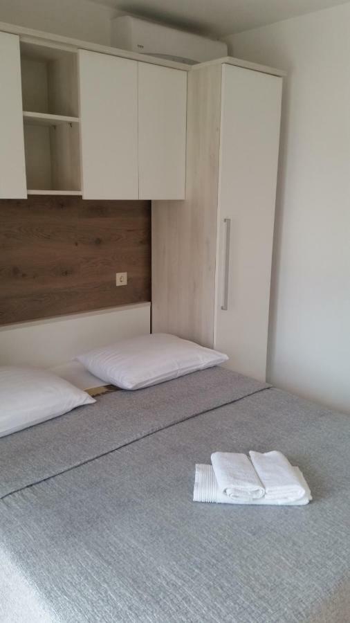 Apartmani Roko ดริเวนิก ภายนอก รูปภาพ