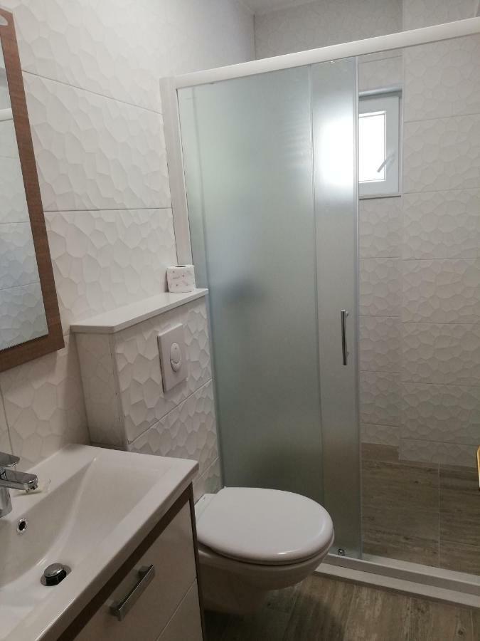Apartmani Roko ดริเวนิก ภายนอก รูปภาพ