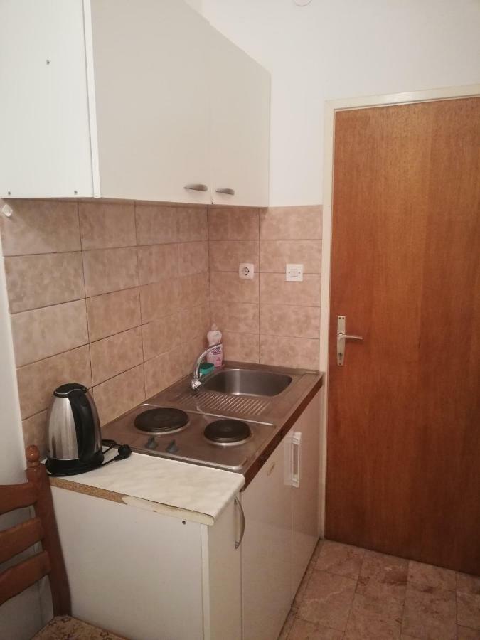 Apartmani Roko ดริเวนิก ภายนอก รูปภาพ